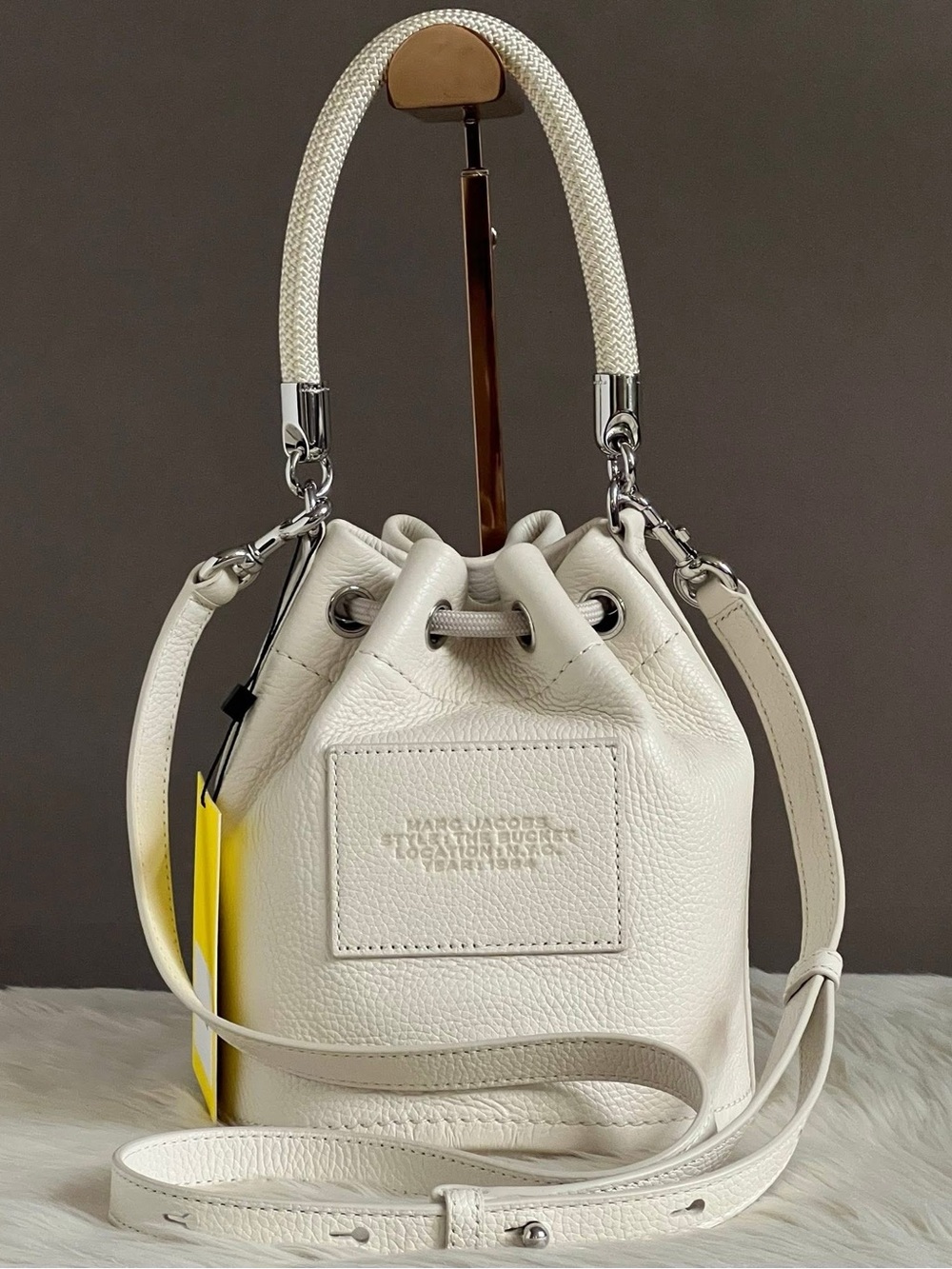 H652L01PF22 - Marc Jacobs The Leather Bucket Bag - Picture 7 of 16